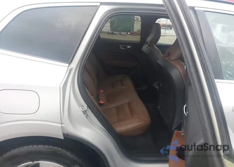 2022 Volvo Xc60 B5 Momentum z USA, uszkodzony, nr VIN YV4L12RK0N1982315